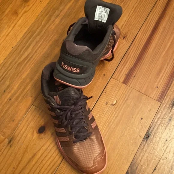 K-Swiss all court women’s tennis shoes, size 11, good support with wide toe box - Picture 3 of 3